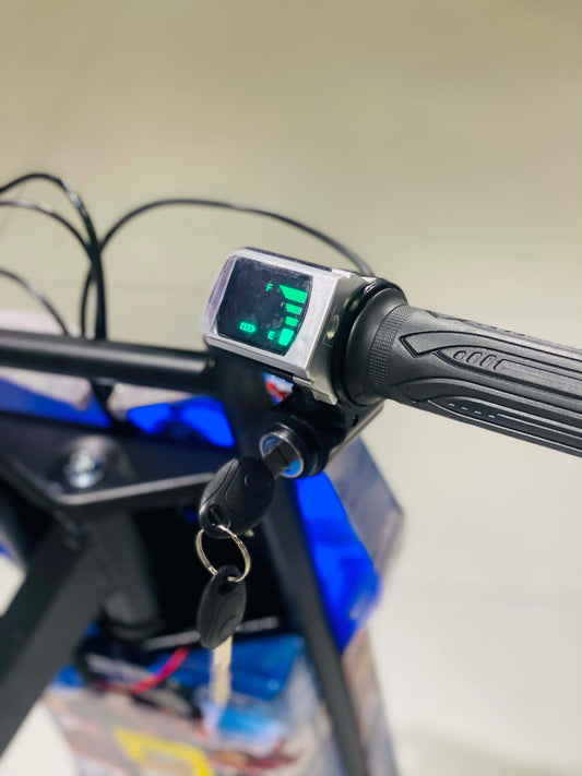 Square electric drift car three-wheeled go-kart park stall can regularly swing the tail car